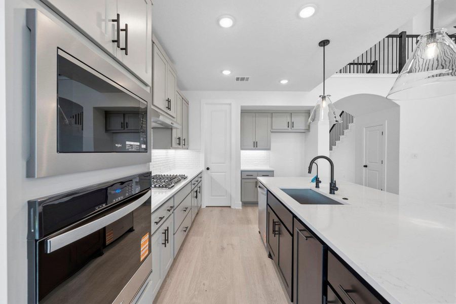 Stunning finishes in Light & Bright Kitchen Stunning finishes in Light & Bright Kitchen