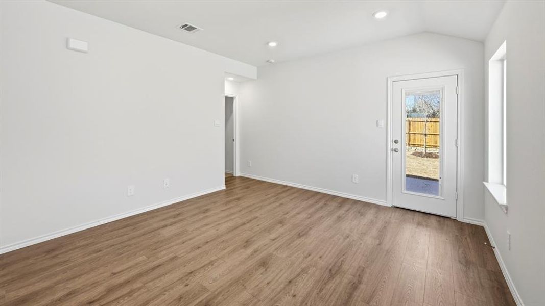 Spacious, unfurnished interior of a new home in Sweetwater Springs, Sherman (Image 29).