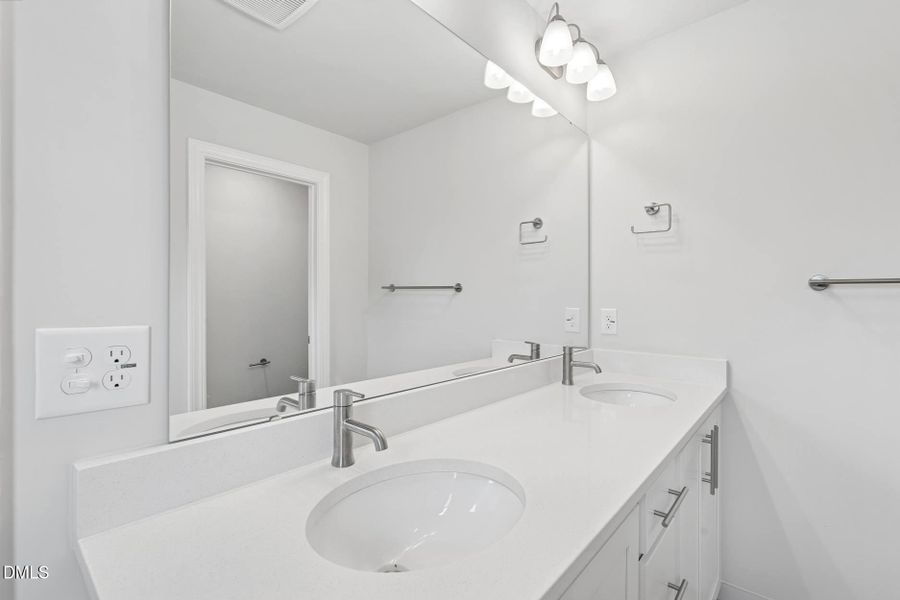 Tredenham 7_Primary Bathroom 1 1_7.9.25_