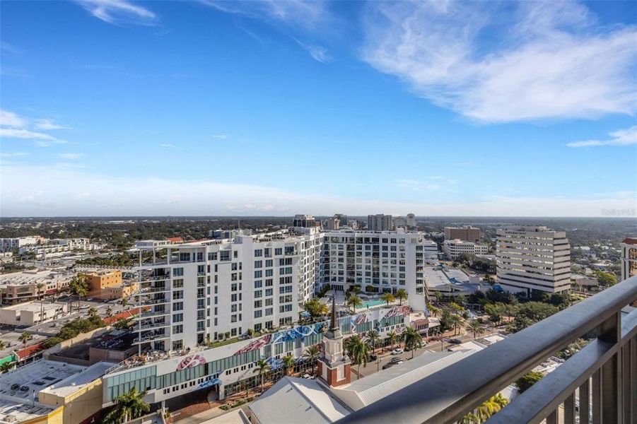 Condo located in Sarasota, FL showcasing its design and architecture (Image 4). Condo located in Sarasota, FL showcasing its design and architecture (Image 4).