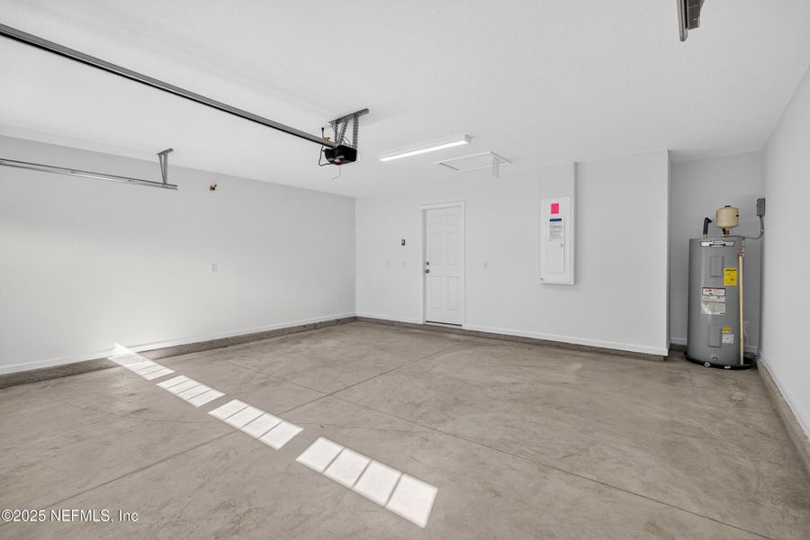 Spacious, unfurnished interior of a new home in , Jacksonville (Image 34). Spacious, unfurnished interior of a new home in , Jacksonville (Image 34).