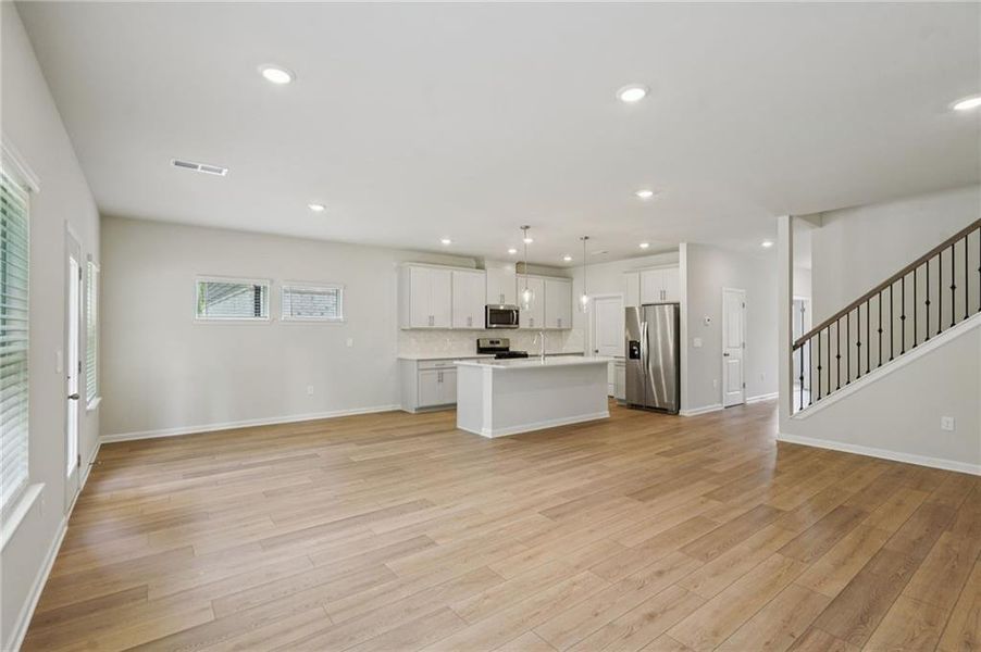 Spacious, unfurnished interior of a new home in Westmont Preserve, Powder Springs (Image 36).
