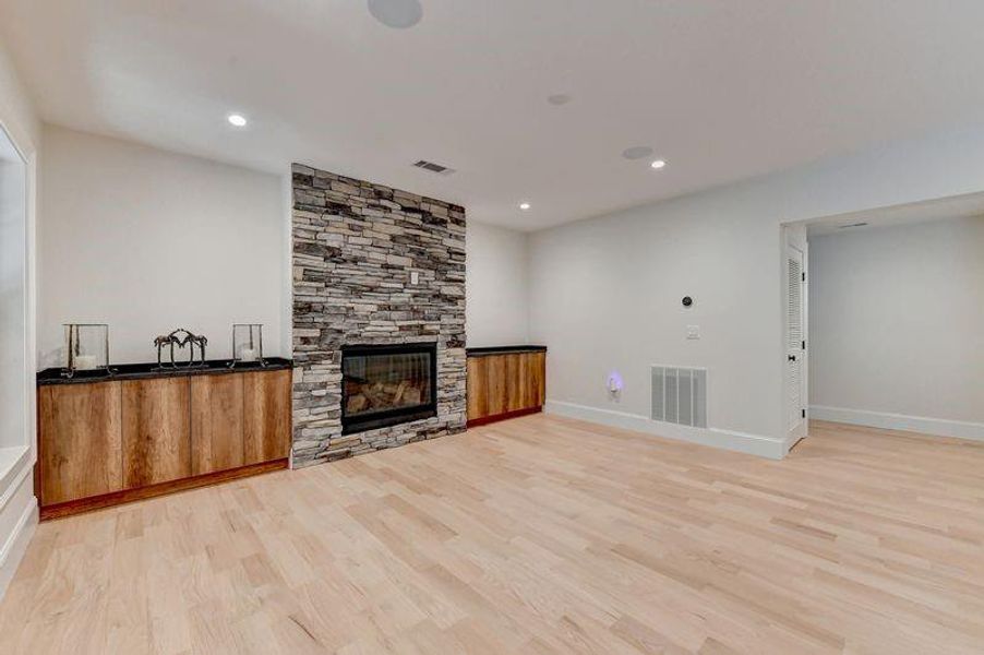 Spacious, unfurnished interior of a new home in , Gainesville (Image 21).