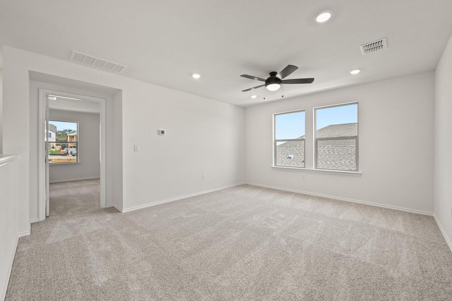 Spacious, unfurnished interior of a new home in Creekside at Estancia, Austin (Image 16).