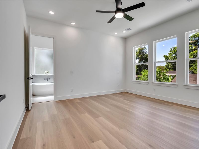 Spacious, unfurnished interior of a new home in , Houston (Image 25).
