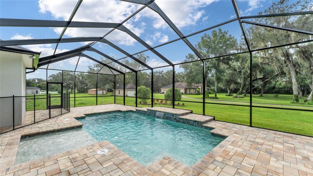 Exterior details and patio area of a home in , Lakeland (Image 3).