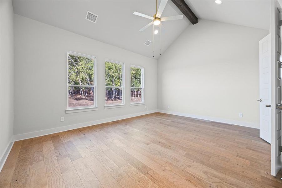 Spacious, unfurnished interior of a new home in Waterfall Ranch - 1 Acre Lots, Waxahachie (Image 10).