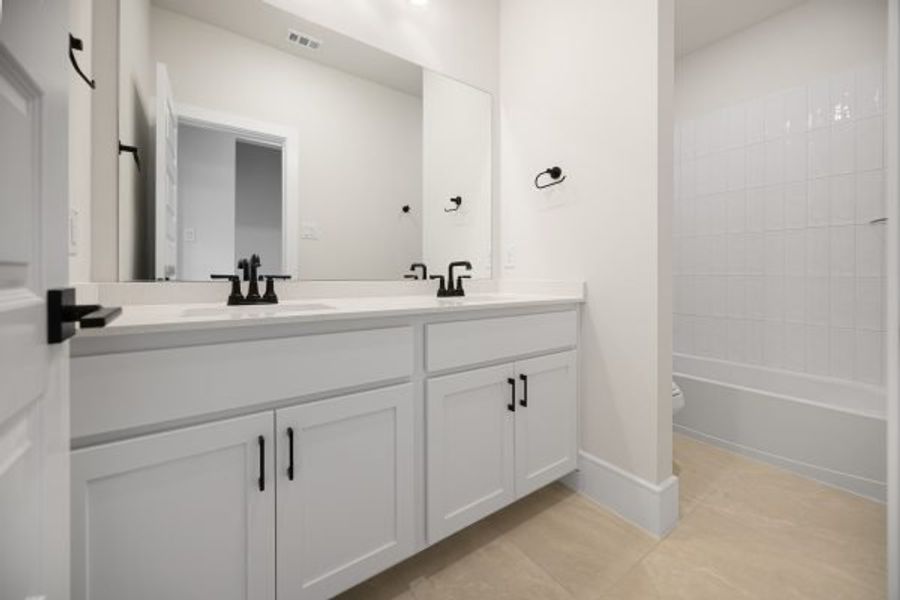 Furnished interior view inside a new home in Heath Golf and Yacht Club, Heath (Image 49).