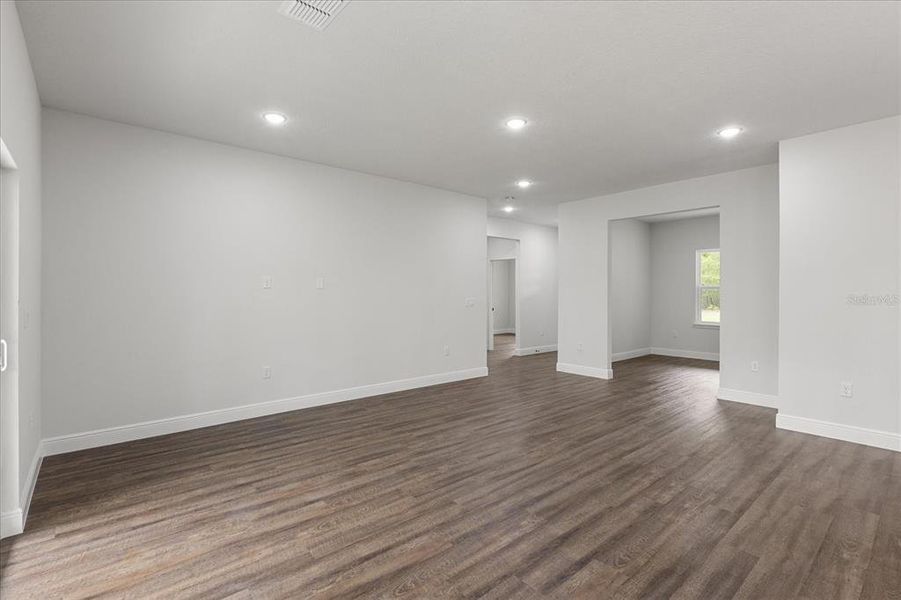 Spacious, unfurnished interior of a new home in , Ocala (Image 27).