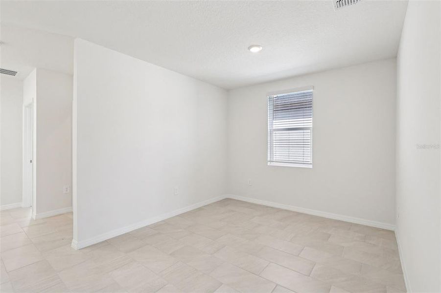 Spacious, unfurnished interior of a new home in , Davenport (Image 18).