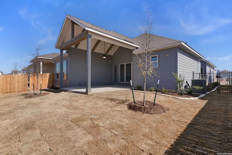 Exterior details and patio area of a home in Davis Ranch, San Antonio (Image 3).
