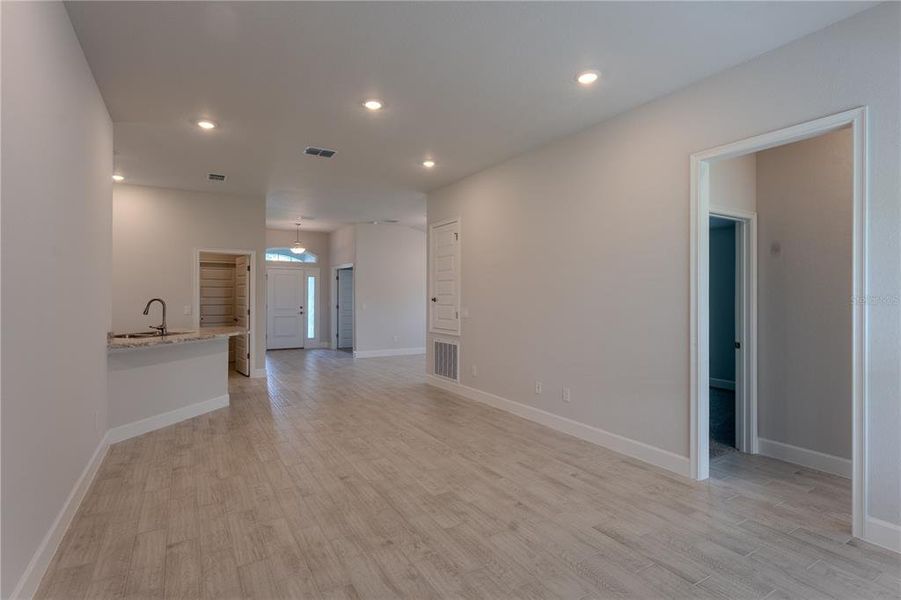 Spacious, unfurnished interior of a new home in Oak Hill Plantation, Ocala (Image 15). Spacious, unfurnished interior of a new home in Oak Hill Plantation, Ocala (Image 15).