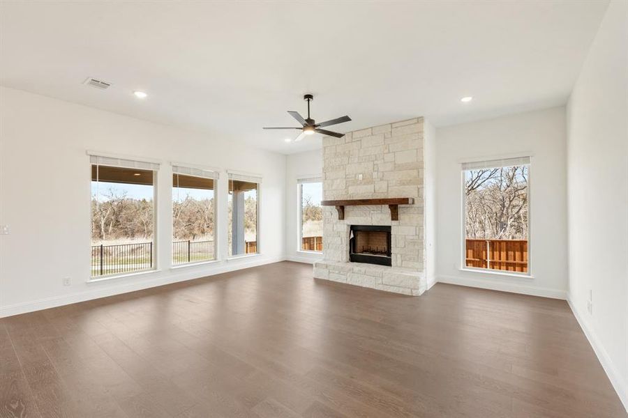 Spacious, unfurnished interior of a new home in Villages of Hurricane Creek, Anna (Image 25).