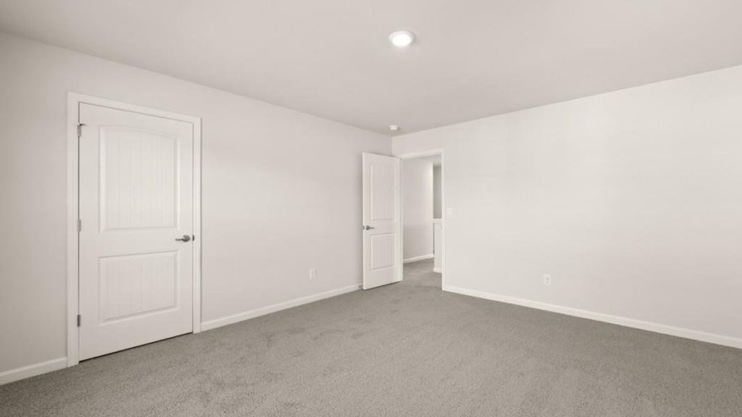 Spacious, unfurnished interior of a new home in Fairway 17 at Mirror Lake, Villa Rica (Image 14).