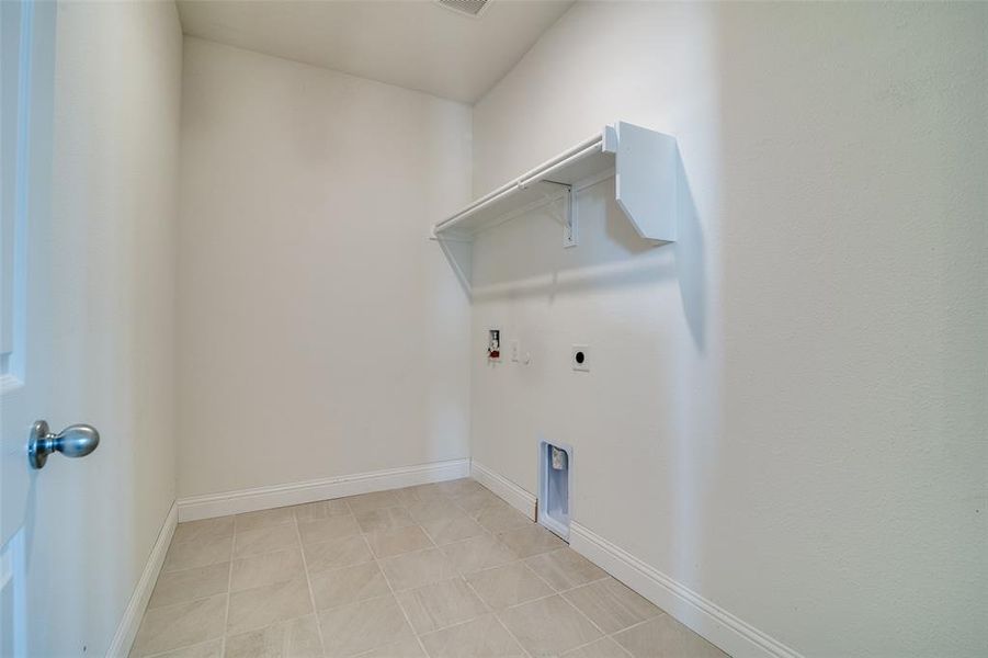 Spacious, unfurnished interior of a new home in , Crandall (Image 10).