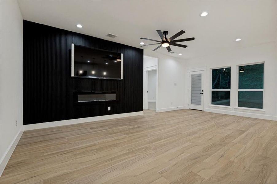 Spacious, unfurnished interior of a new home in , Seagoville (Image 20).