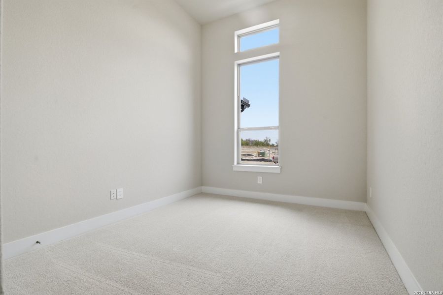 Spacious, unfurnished interior of a new home in Haby Hill 60s, San Antonio (Image 48).