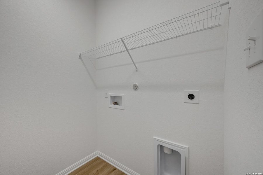 Spacious, unfurnished interior of a new home in Mesquite Ridge, San Antonio (Image 19).