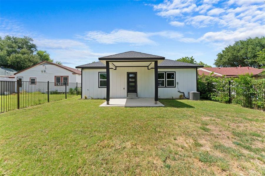 Front exterior of a new home in , Dallas, TX, highlighting curb appeal (Image 18).