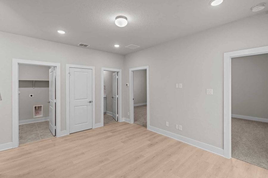 Spacious, unfurnished interior of a new home in Rose Hill, San Antonio (Image 15). Spacious, unfurnished interior of a new home in Rose Hill, San Antonio (Image 15).