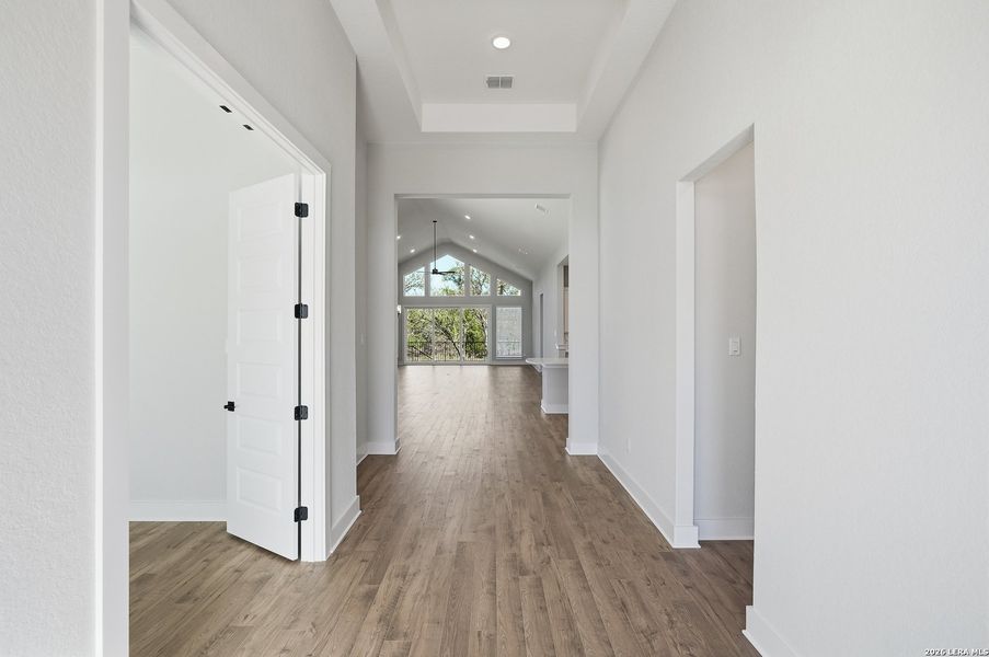 Spacious, unfurnished interior of a new home in Potranco Oaks, Castroville (Image 39).