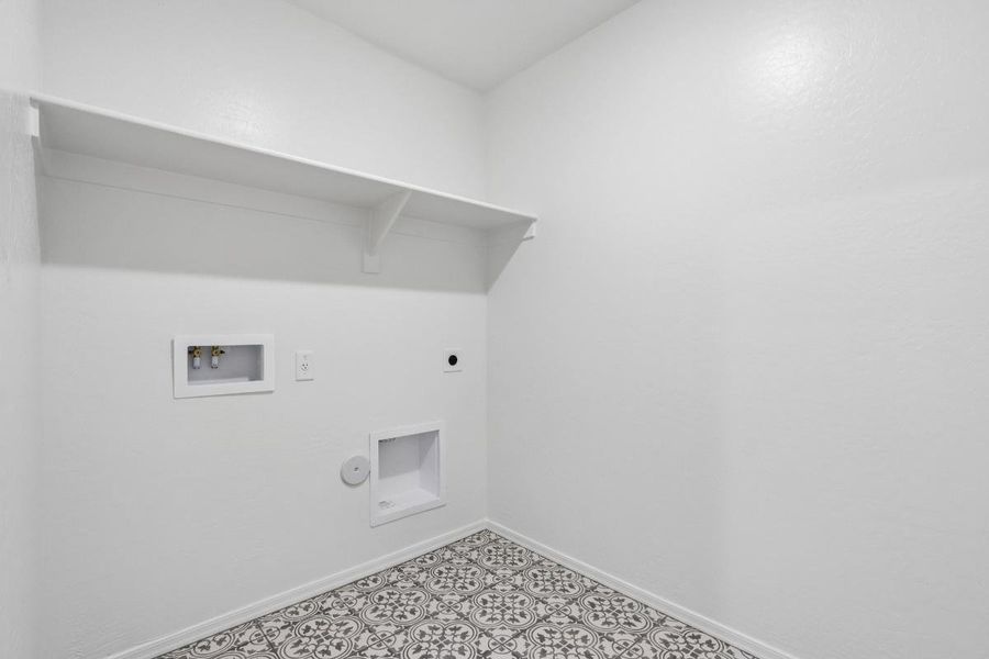 Spacious, unfurnished interior of a new home in Entrada del Oro Classics, Gold Canyon (Image 13). Spacious, unfurnished interior of a new home in Entrada del Oro Classics, Gold Canyon (Image 13).