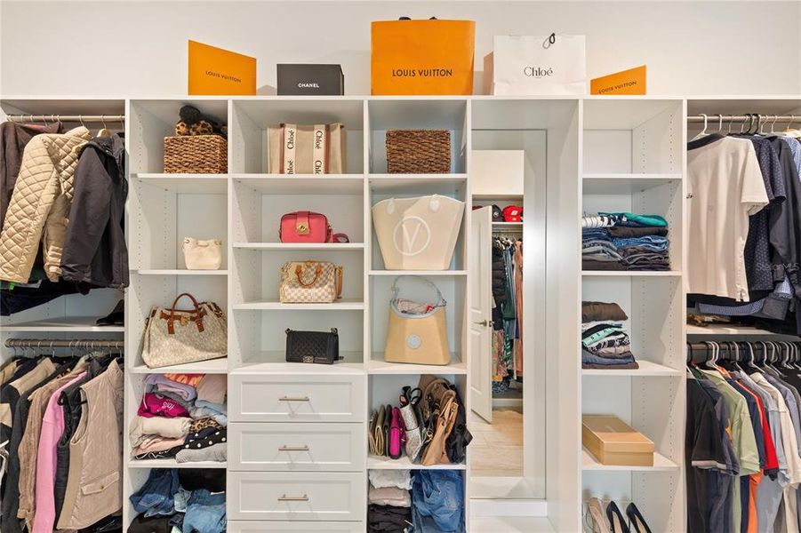 Close-up of interior finishes inside a home in , Land O' Lakes (Image 20).