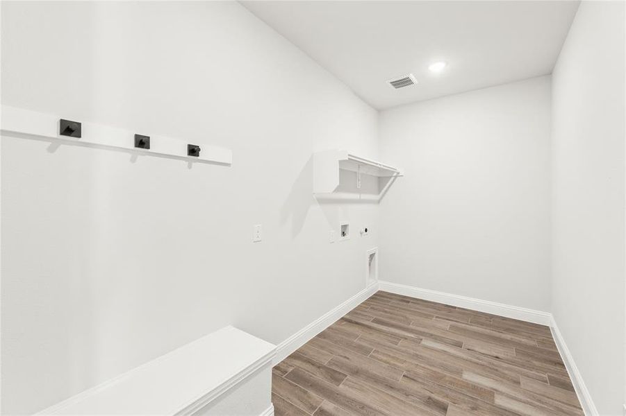 Spacious, unfurnished interior of a new home in Creekview Meadows, Pilot Point (Image 24).