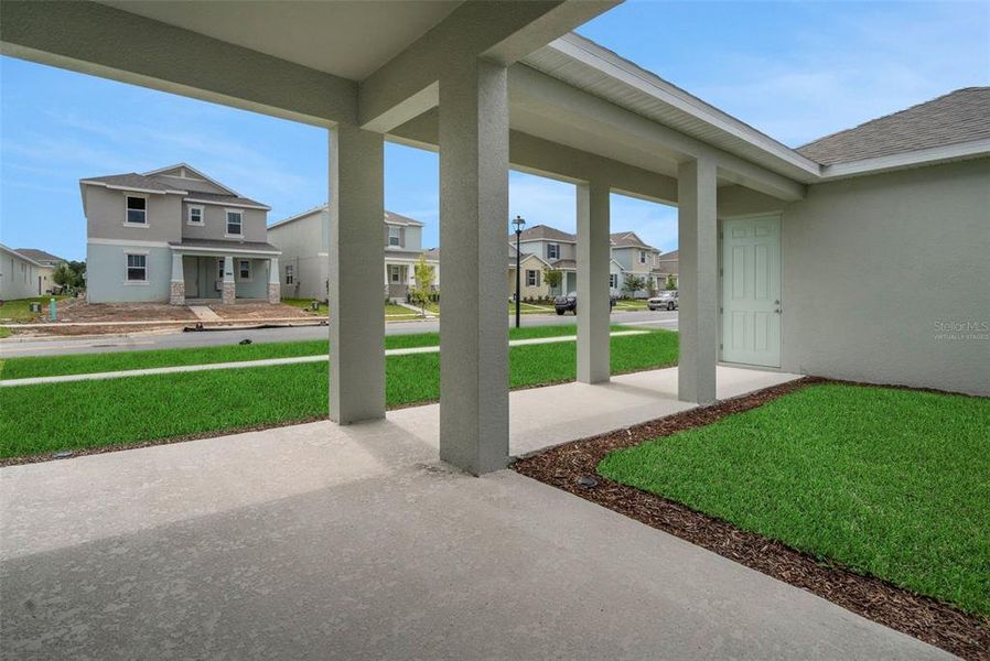 Exterior details and patio area of a home in Crossroads at Kelly Park, Apopka (Image 22).