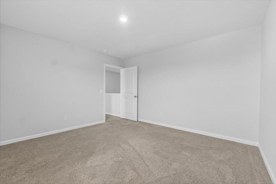 Spacious, unfurnished interior of a new home in , Summerville (Image 33).