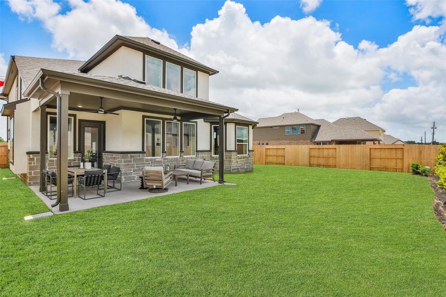 Exterior details and patio area of a home in Beamer Villas, Friendswood (Image 22).