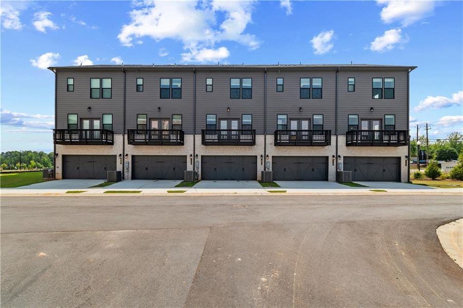 Condo located in McDonough, GA showcasing its design and architecture (Image 7).