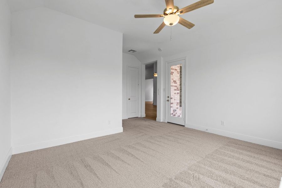 Spacious, unfurnished interior of a new home in Coastal Point, League City (Image 27).