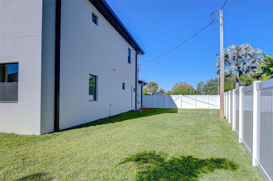 Exterior details and patio area of a home in , Tampa (Image 34).