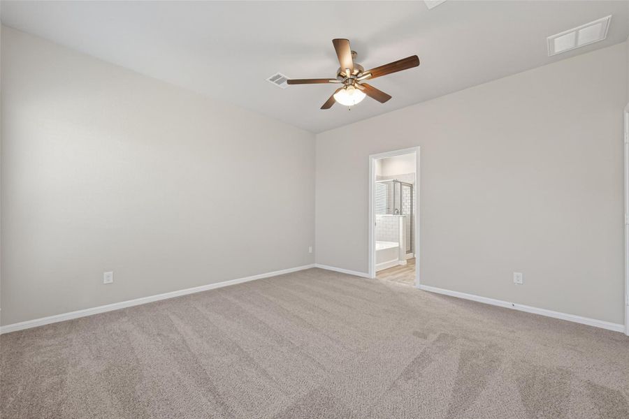 Spacious, unfurnished interior of a new home in Woodland Lakes, Huffman (Image 39).
