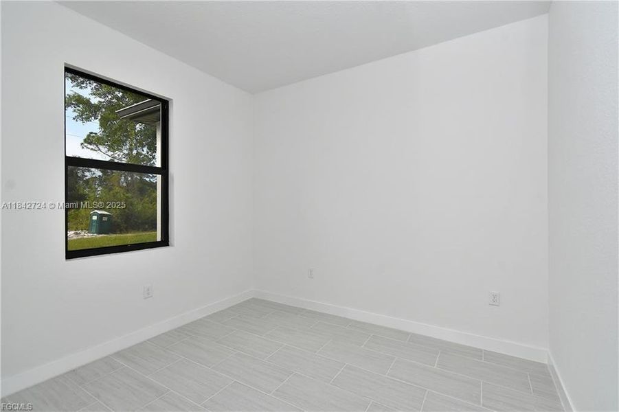 Spacious, unfurnished interior of a new home in , Lehigh Acres (Image 11).