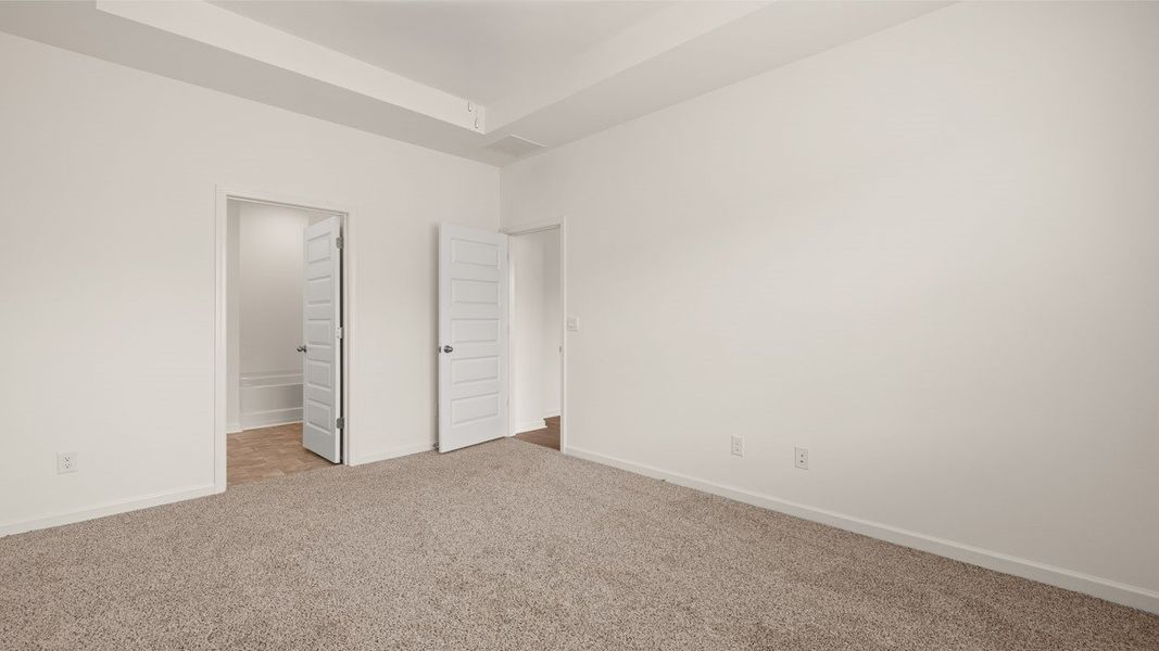 Spacious, unfurnished interior of a new home in The Abbey at Trolley Run Station, Aiken (Image 33).