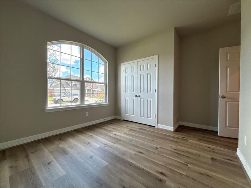 Spacious, unfurnished interior of a new home in Sunterra, Katy (Image 24).