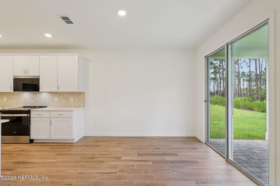 Spacious, unfurnished interior of a new home in Colbert Landings, Palm Coast (Image 13).