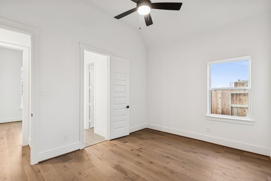 Spacious, unfurnished interior of a new home in Briarley, Montgomery (Image 15).