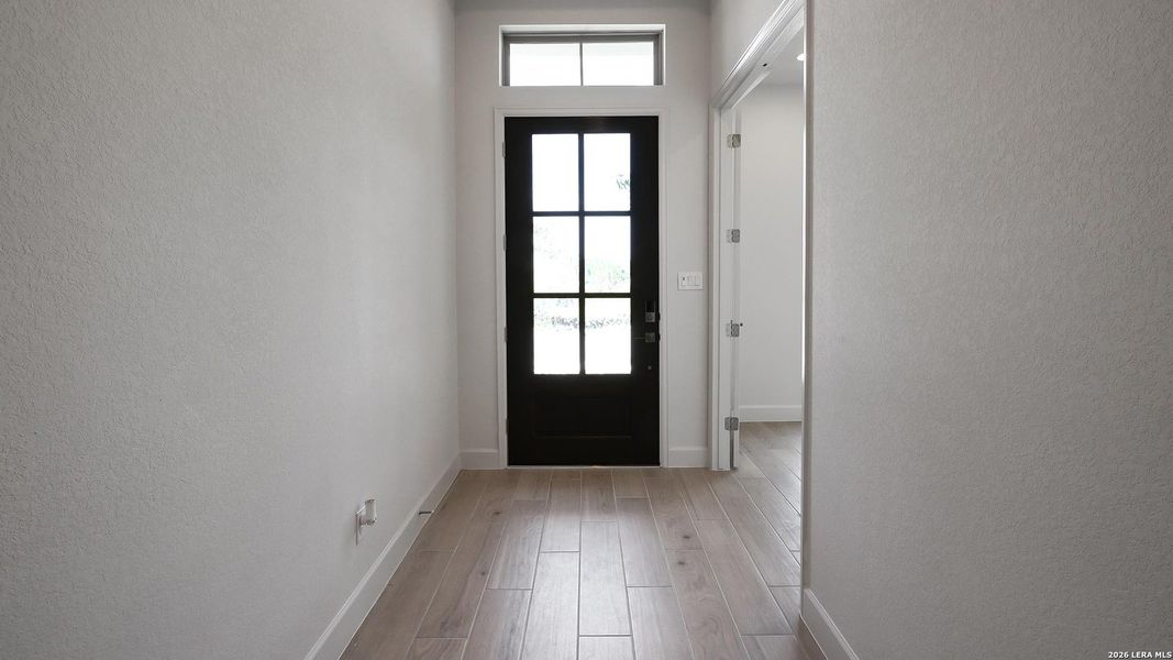 Spacious, unfurnished interior of a new home in Cibolo Valley Heights, Cibolo (Image 21).