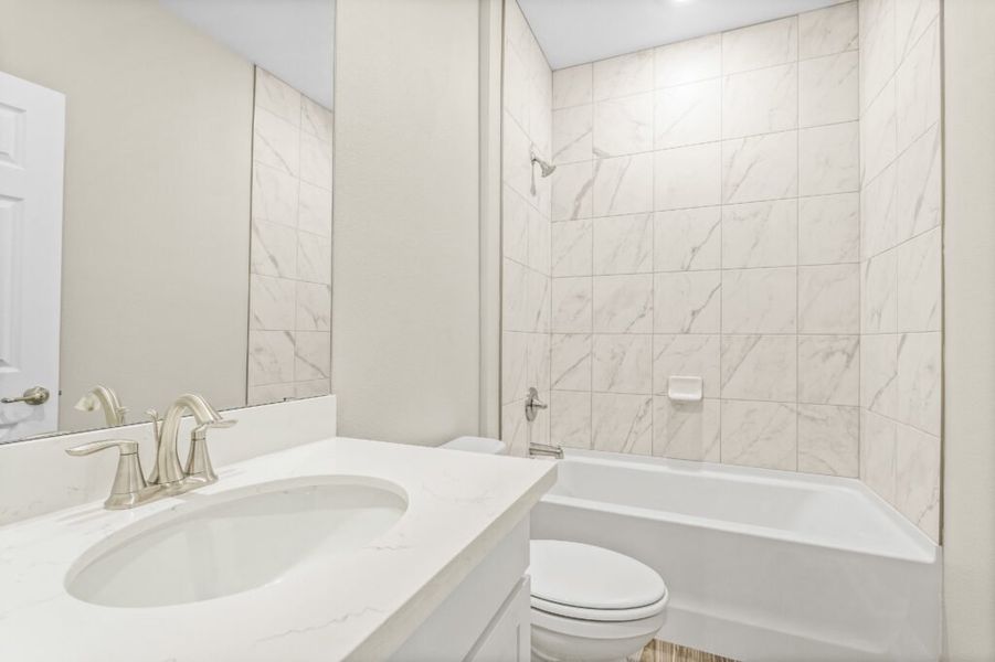 Furnished interior view inside a new home in Lake Merial, Panama City (Image 3).