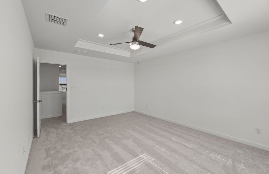 Spacious, unfurnished interior of a new home in Sunfield, Buda (Image 20).
