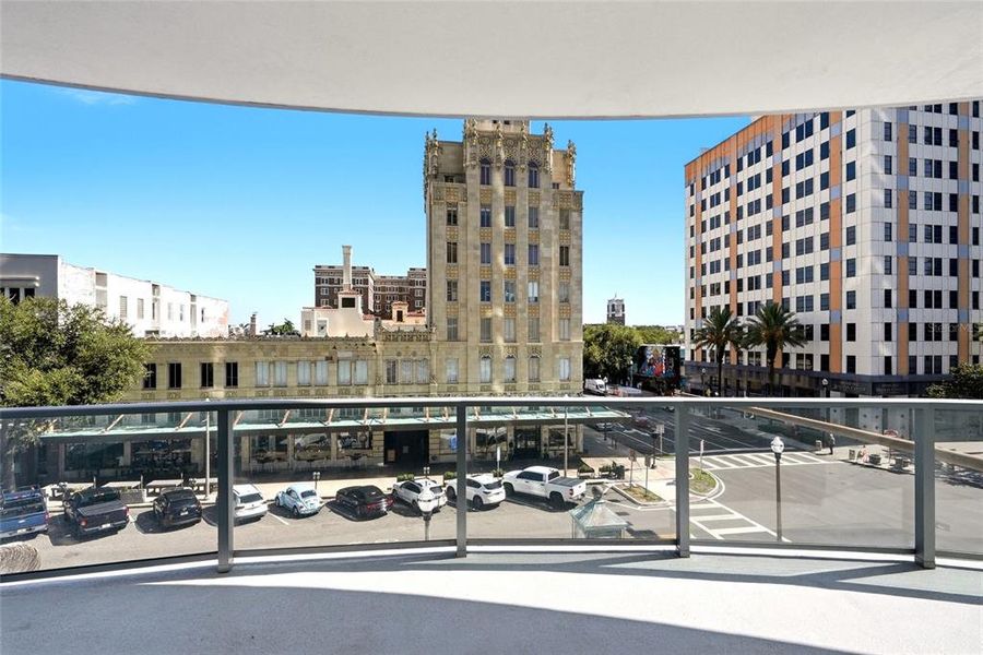 Condo located in St. Petersburg, FL showcasing its design and architecture (Image 2). Condo located in St. Petersburg, FL showcasing its design and architecture (Image 2).