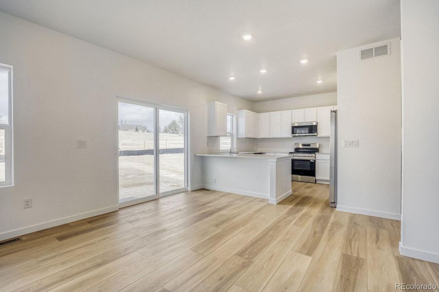 Spacious, unfurnished interior of a new home in Prairie Song, Windsor (Image 10).