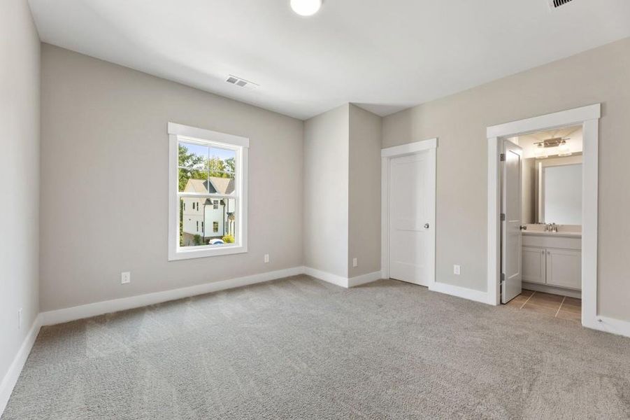 Spacious, unfurnished interior of a new home in Hillshire, Cumming (Image 20).