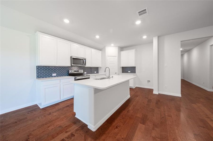 Furnished interior view inside a new home in Churchill: Meadows 50', Anna (Image 9). Furnished interior view inside a new home in Churchill: Meadows 50', Anna (Image 9).