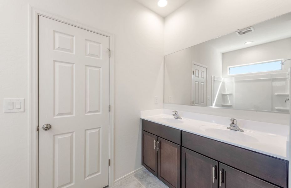 Furnished interior view inside a new home in Copper Falls, Buckeye (Image 7).