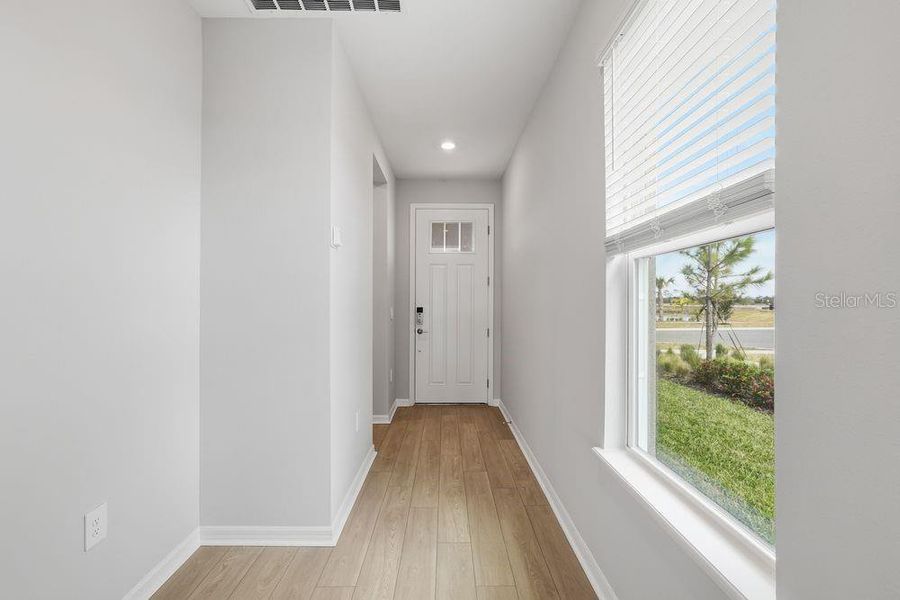 Spacious, unfurnished interior of a new home in Indigo Creek, Apollo Beach (Image 9). Spacious, unfurnished interior of a new home in Indigo Creek, Apollo Beach (Image 9).