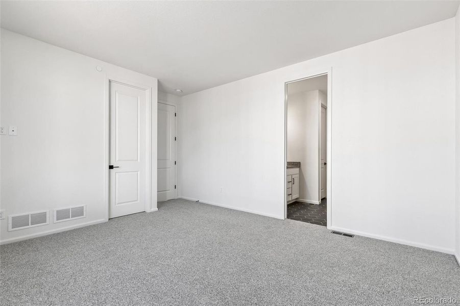 Spacious, unfurnished interior of a new home in Legato, Commerce City (Image 26).